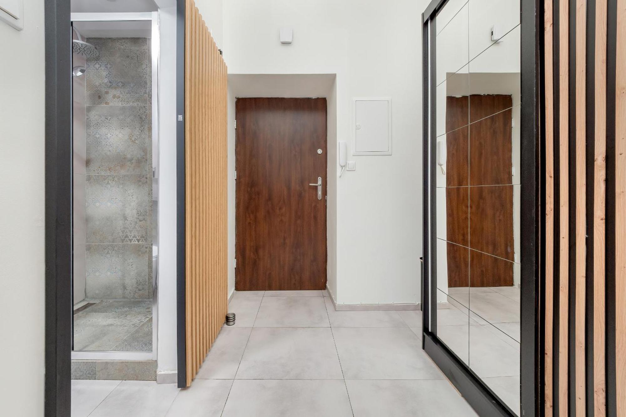 Apartment Plocka Comfortable & Modern By Renters